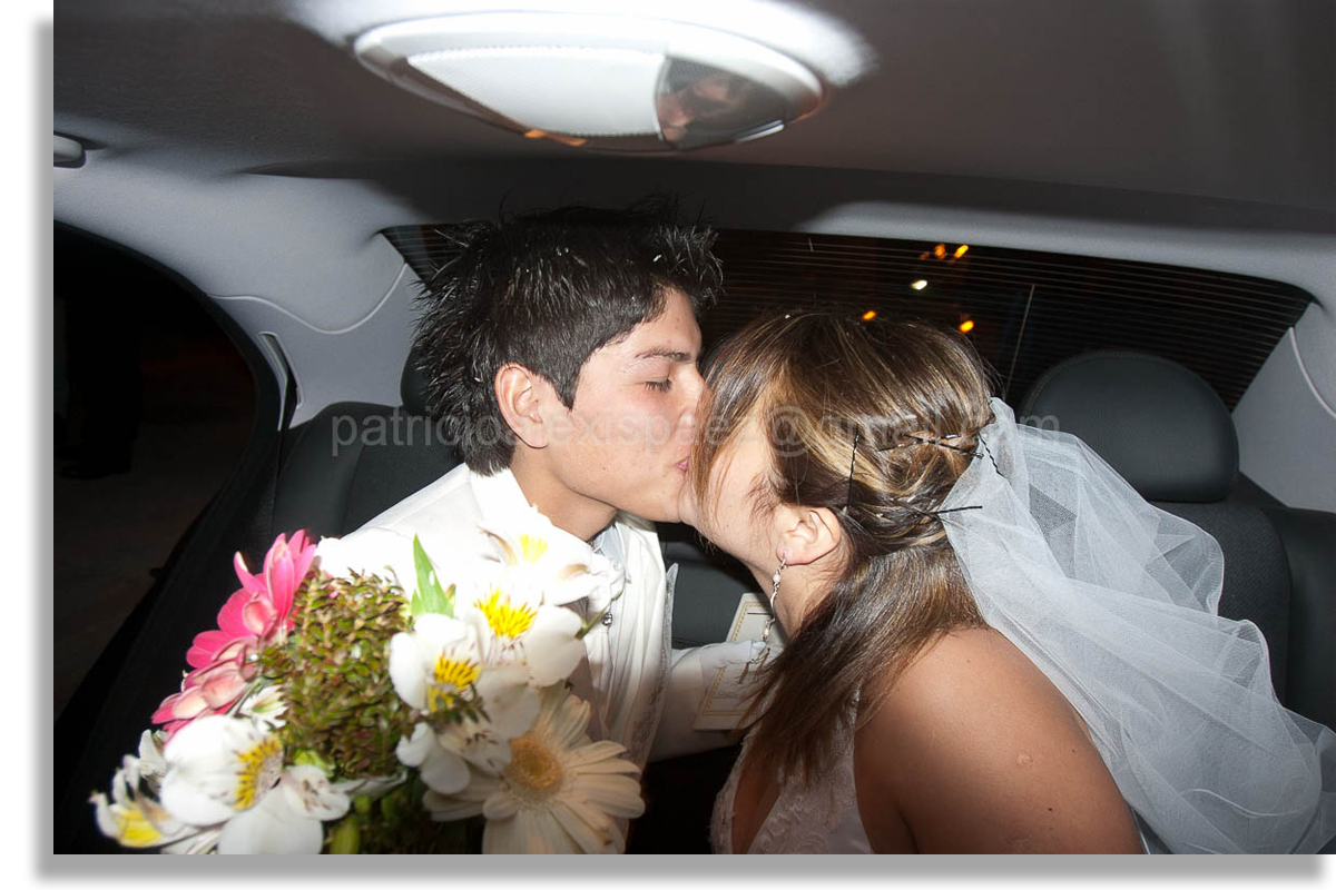 matrimonio-boda-novia-novios-besandose-beso-chile