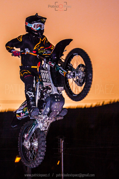 maravilla-aravena-motocross-moto-pirueta-motoquero-chile
