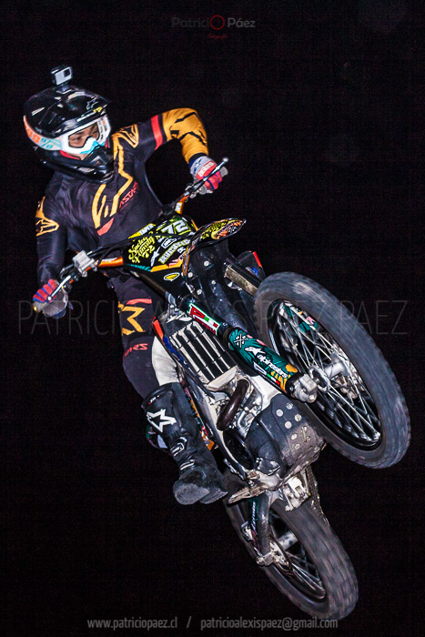maravilla-aravena-motocross-moto-pirueta-motoquero-chile