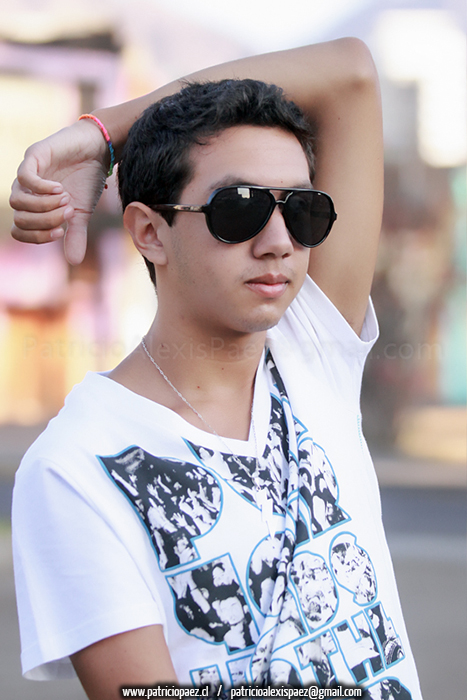 retrato-joven-atractivo-bonito-lindo-atractivo-hermoso-guapo-modelo-adolescente-con-lentes-chileno-antofagastino-chile-book-studio-estudio